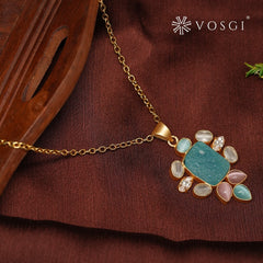 NECKLACE WITH PENDANT