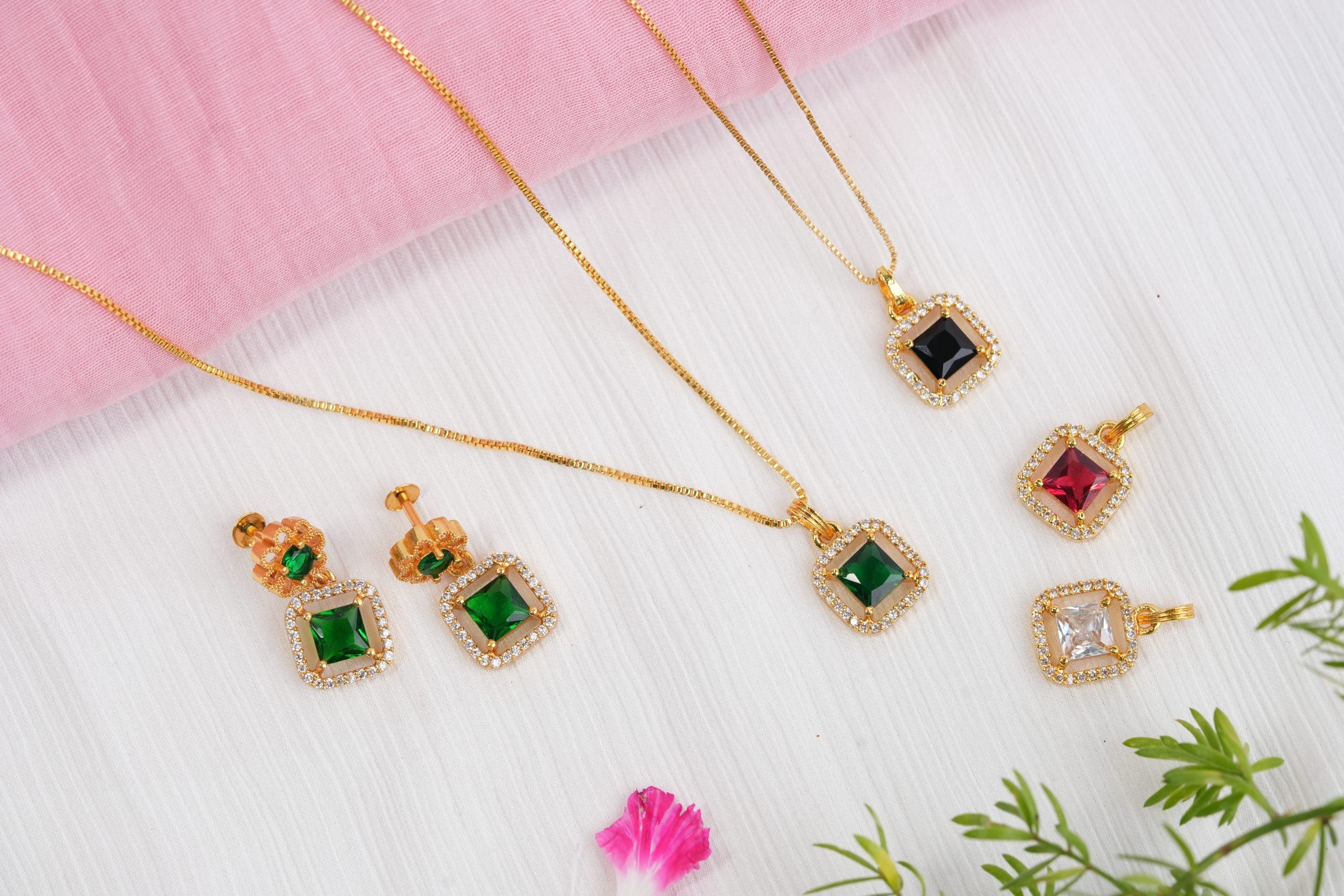 GOLD TONED SIMPLE NECKLACE SET