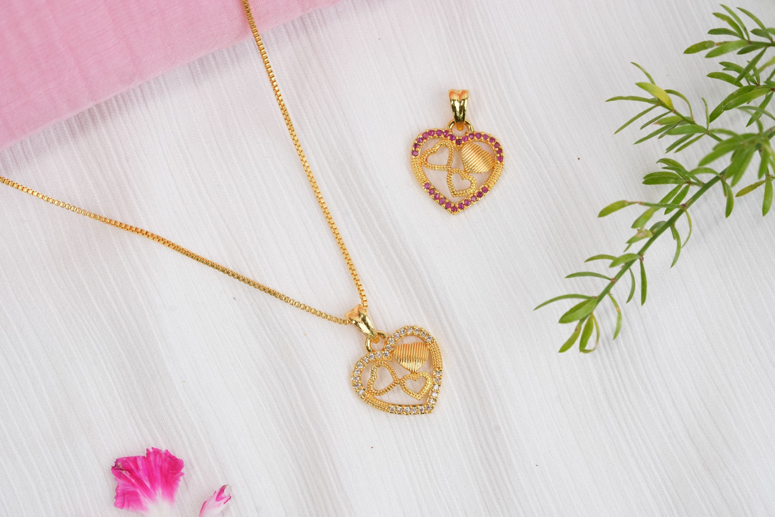 HEART SHAPED PENDANT WITH CHAIN