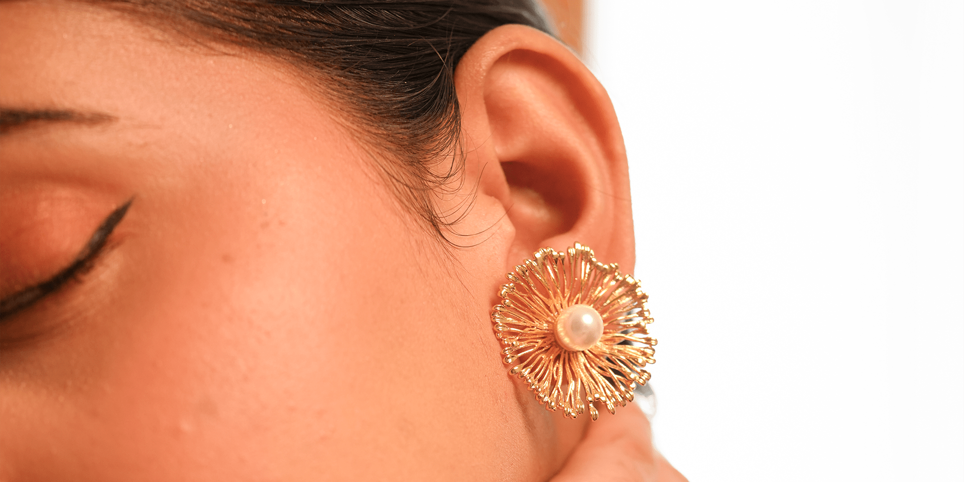 FLOWER STUD FOR WOMEN