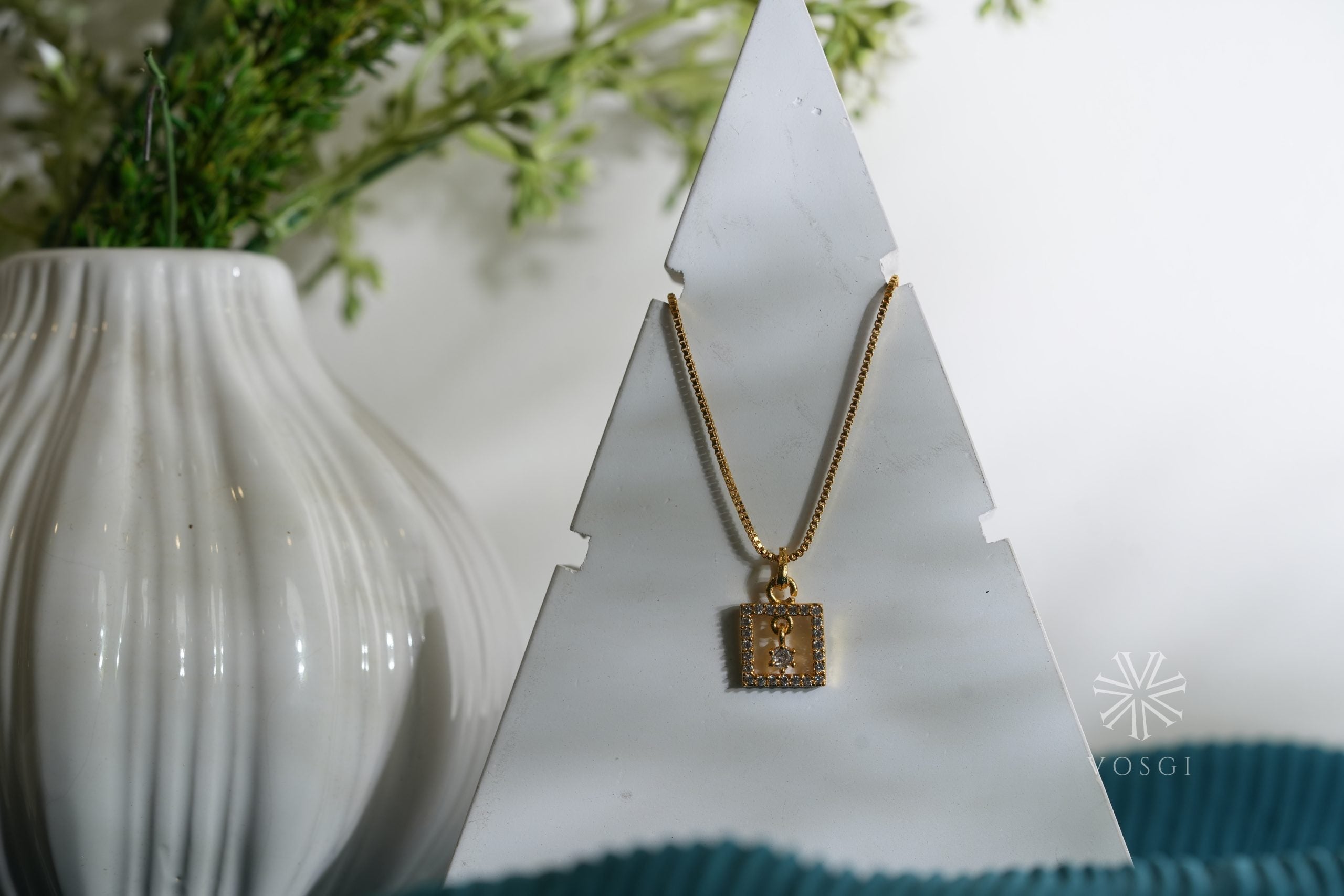 gold toned necklace with pendant
