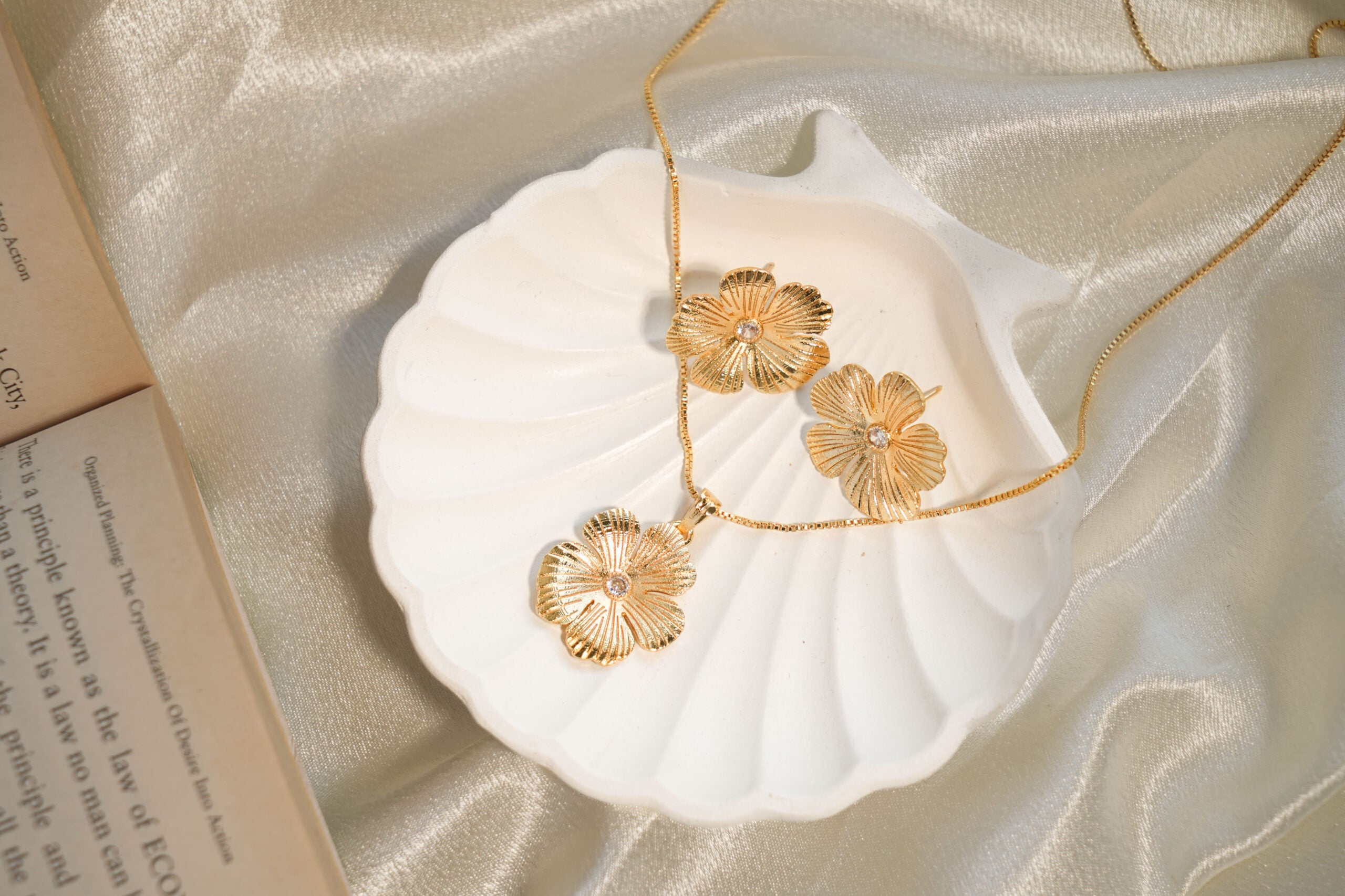 Golden Bloom Elegance Set