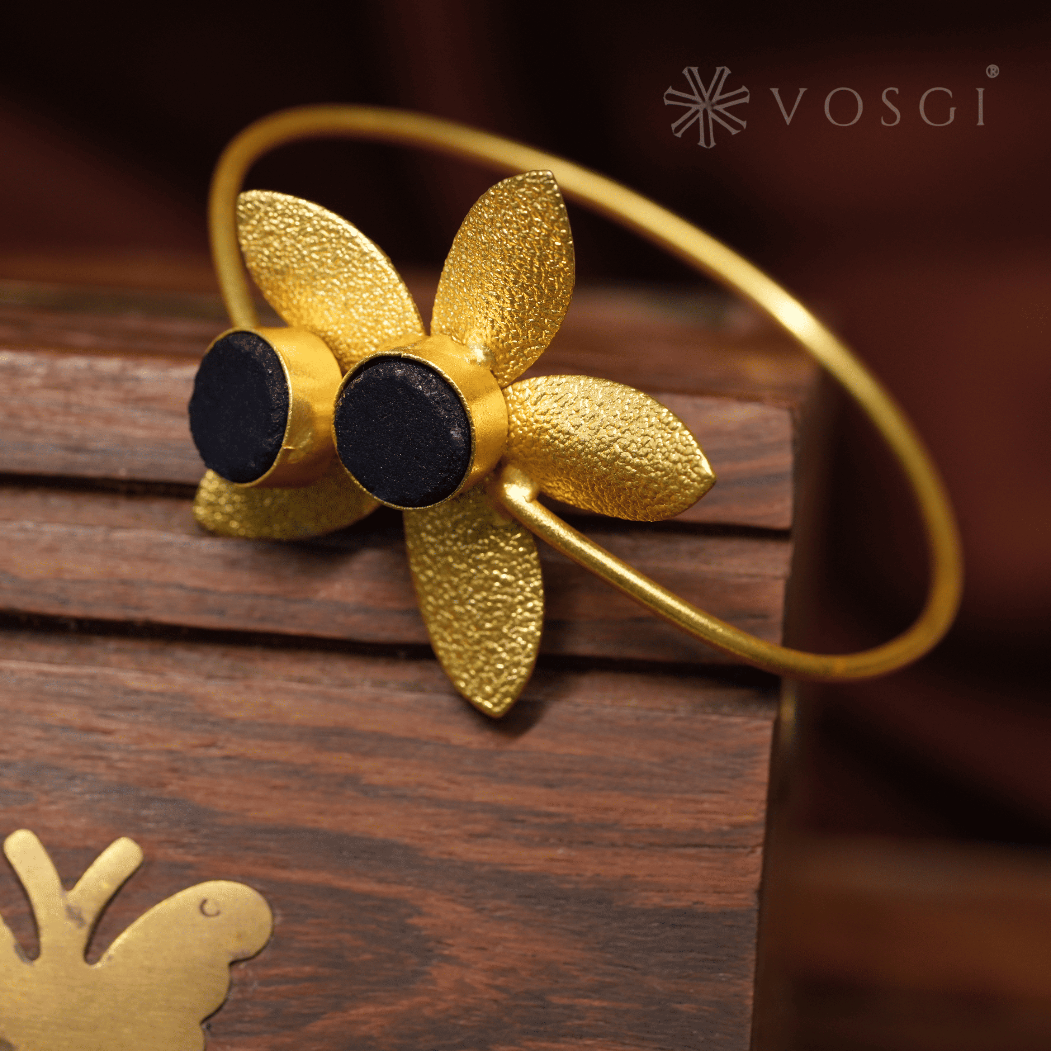 BEAUTIFUL MINIMALIST GOLD BRACLET